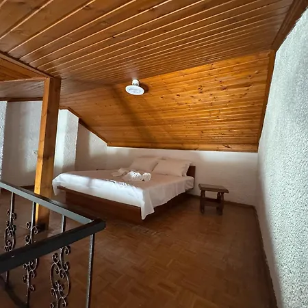 Hamola Calumba 9 Daire *